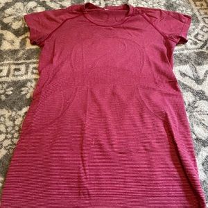 Lululemon tee
